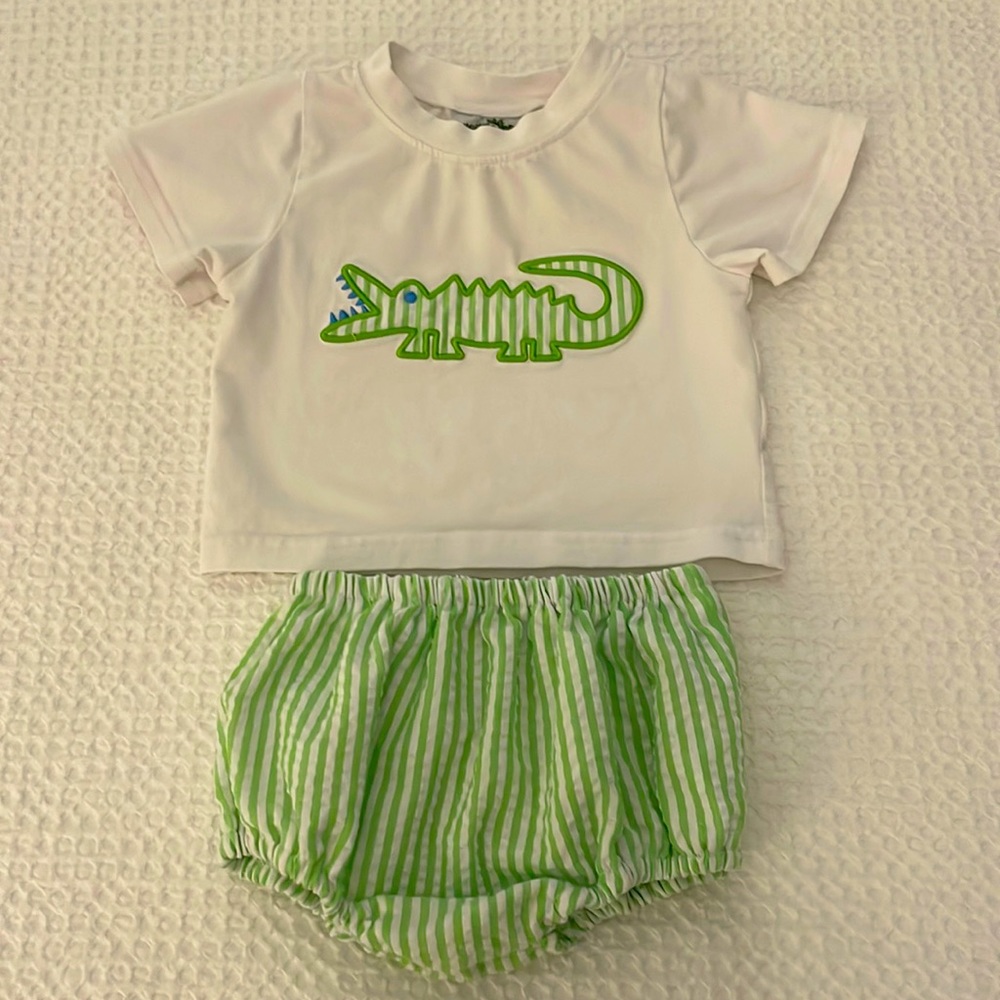 Cecil and Lou gator t- shirt diaper set; size 3 months; runs large.